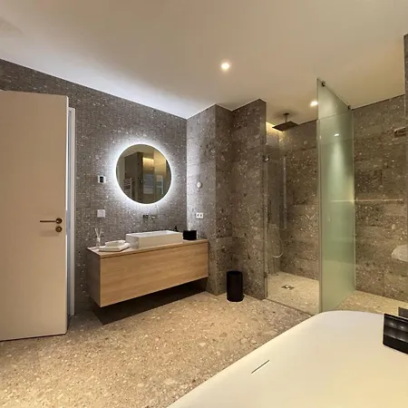 Attina Mit Eigener Sauna Und Aufzug Апартаменты *